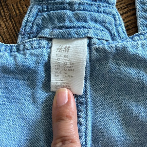 🍭3/$20🍭 H&M Demi Dress - Picture 4 of 4